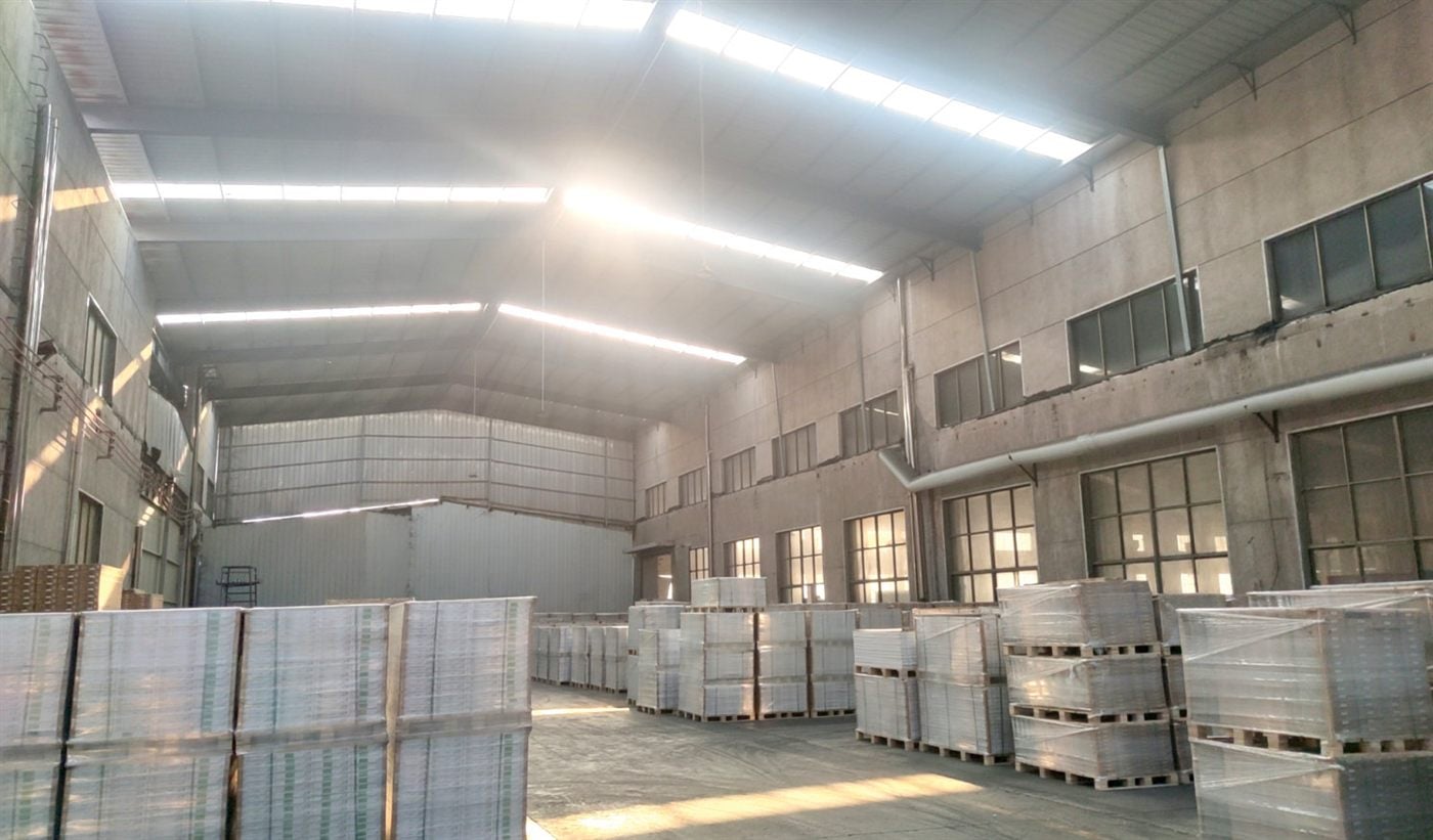 備妥出口的成品建材倉儲